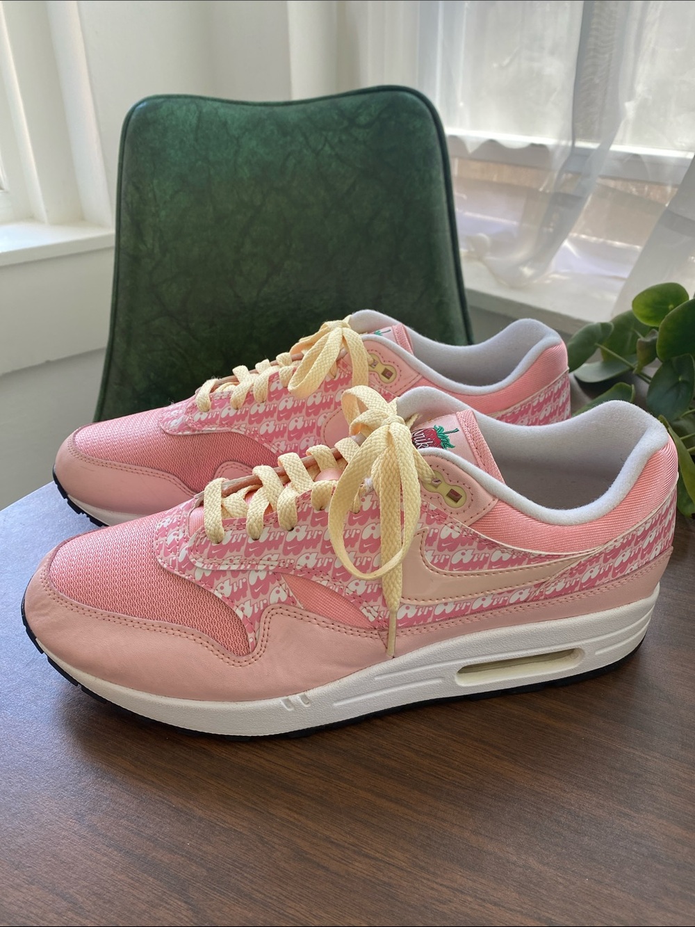 Nike Air Max 1 Strawberry Lemonade sneakers sz 10.5